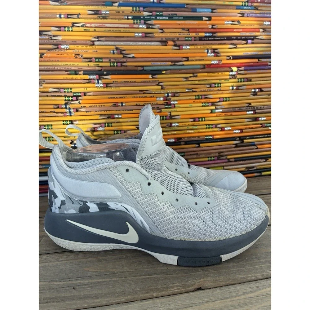 Nike‎ LeBron Witness 2 Cool Gray Mens 9 (No Laces)